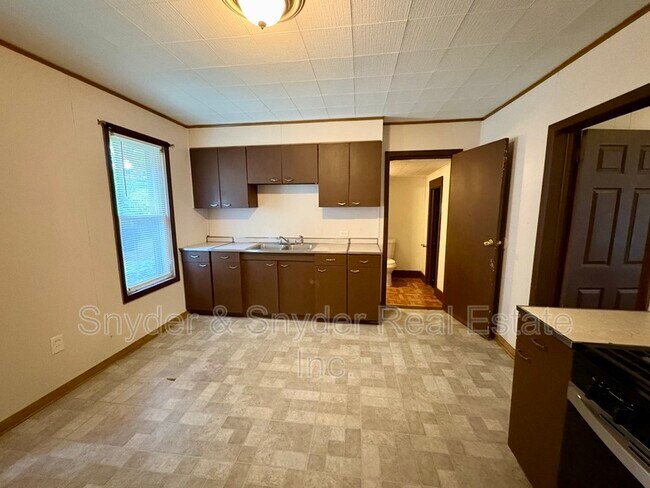 Building Photo - 391 E Voris St