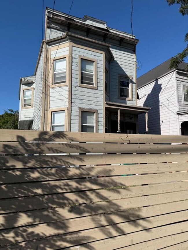 Building Photo - 1668-1670 12th