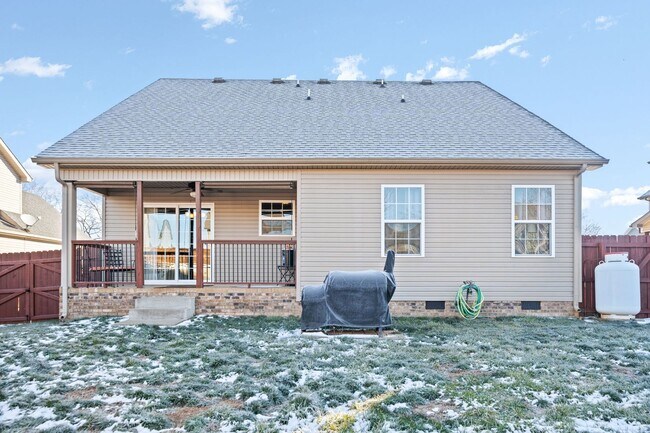 Building Photo - Nice Home in Peach Tree Subdivision Waiting for you to Call home TODAY