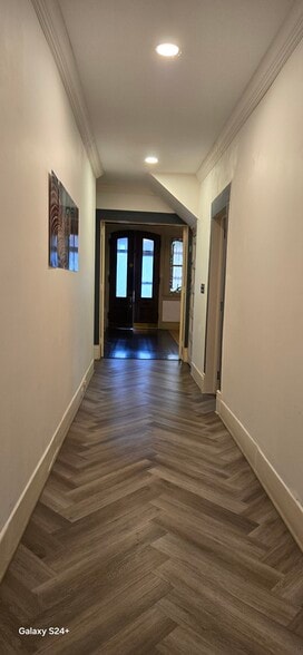 Building Photo - 1718 Capouse Ave