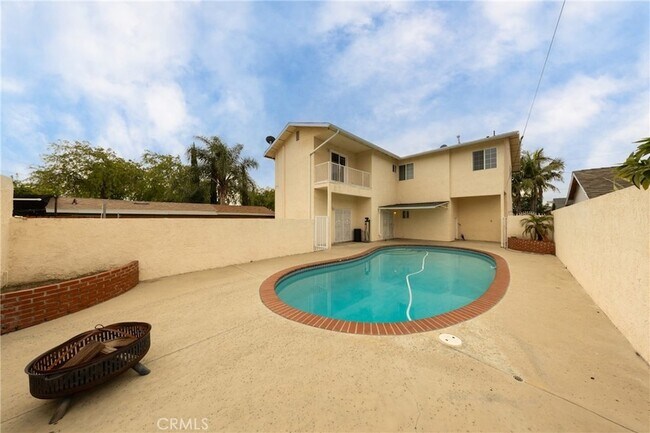 Building Photo - 642 N 6th Ave