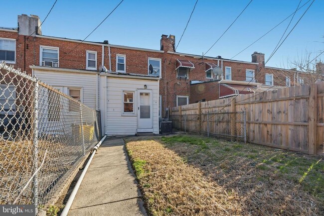 Building Photo - 3312 Parklawn Ave