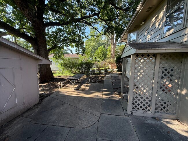 Building Photo - 2020 N 61st St