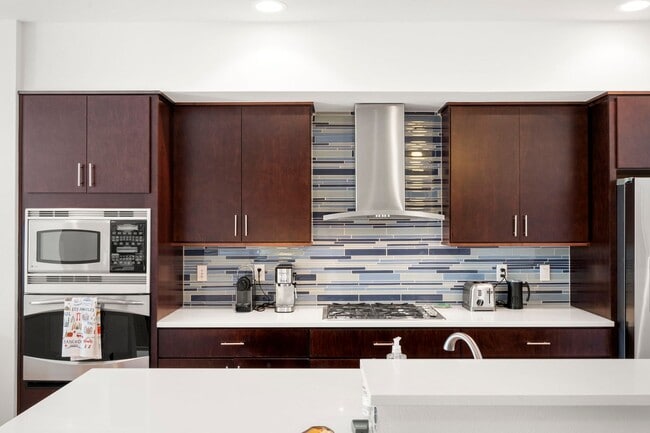 Building Photo - Modern 4BR/3.5BA Duplex with Finished Base...