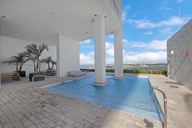 Building Photo - 1040 Biscayne Blvd