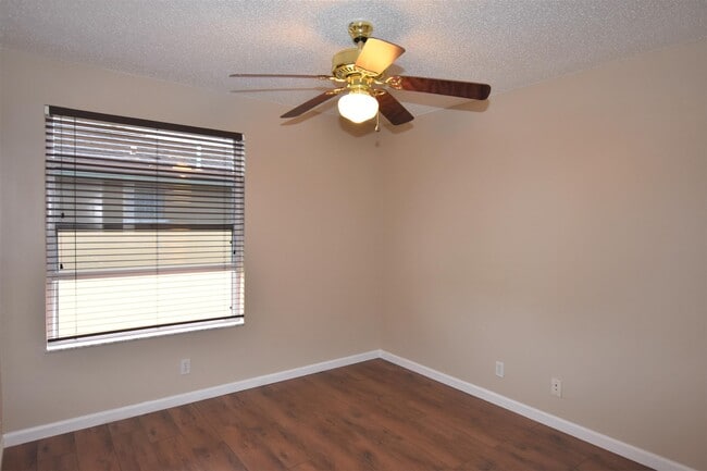 Building Photo - 10395 Little Mustang Way
