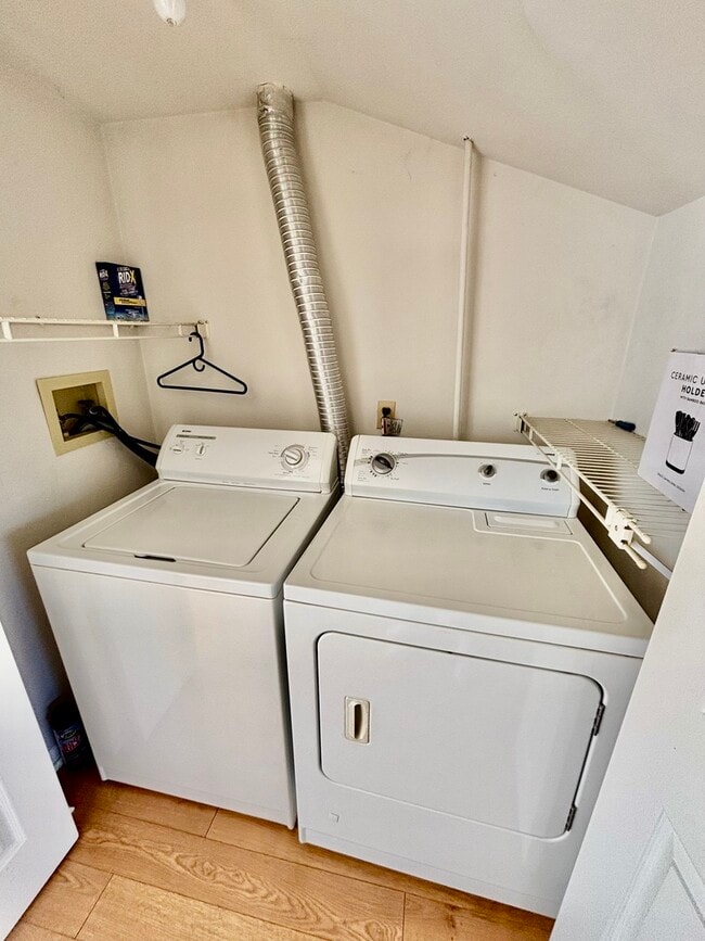 Building Photo - 1278 Robin Dr