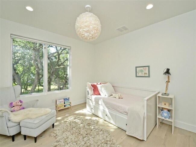 Building Photo - 304 Westwood Terrace