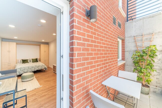 Building Photo - 750 11th Ave E