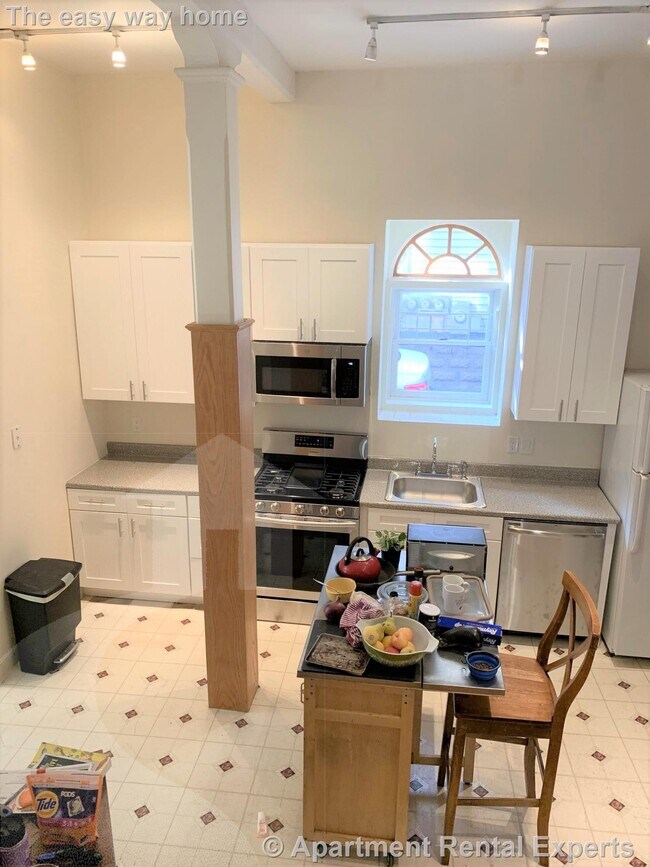 Building Photo - 106 Central St