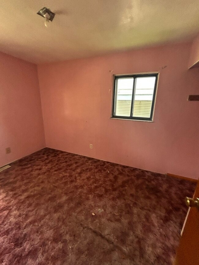 Building Photo - 2611 Meadowlane Dr