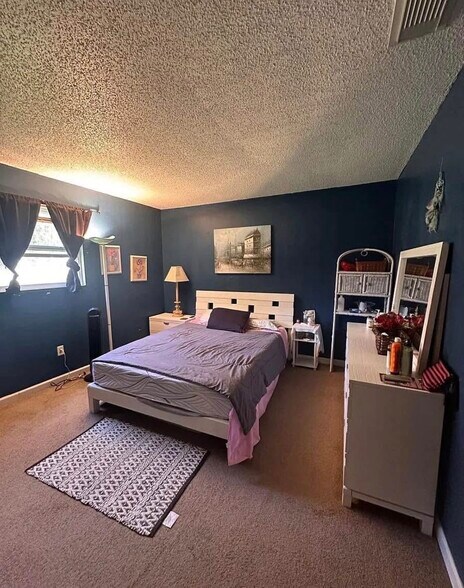 Building Photo - 257 S Fairbairn Dr