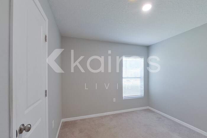 Building Photo - 1924 W Roseboro Dr