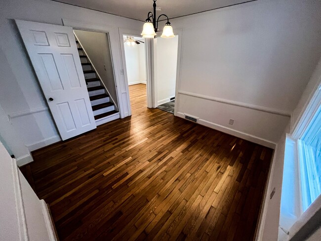 Building Photo - Gorgeous Greensboro 3 Bedroom 2 Bathroom H...