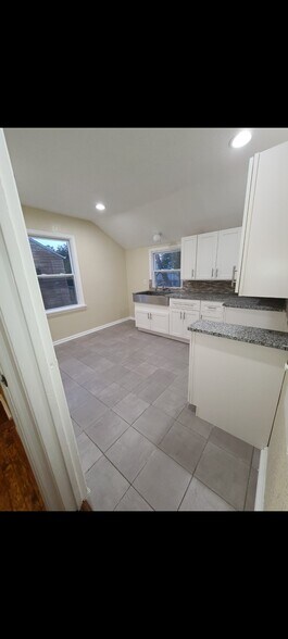 Primary Photo - 3961A N 30th St