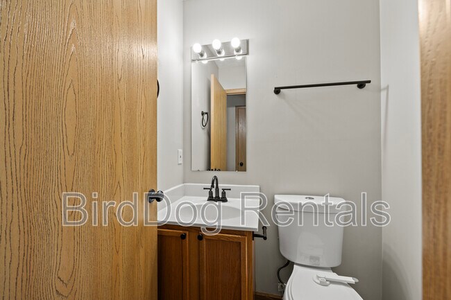 Building Photo - 1848 Village Ridge Ln