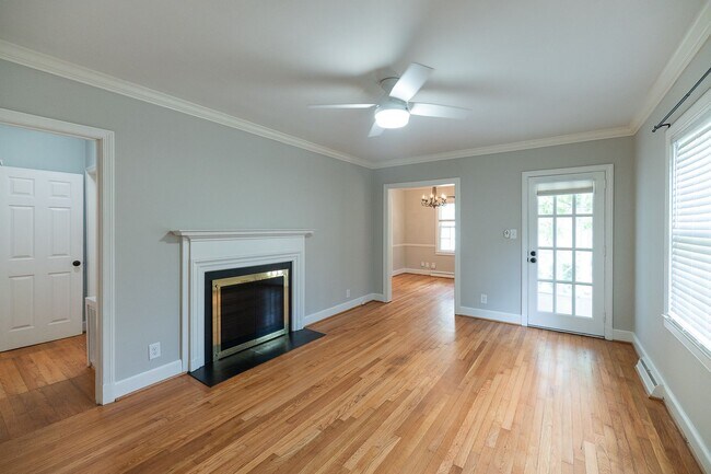 Building Photo - Lovely, Updated 3-Bedroom, 1-Bath Home in Greensboro w/ Fenced Yard
