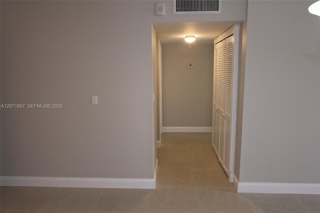 Building Photo - 8005 Lake Dr