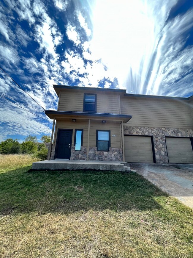 Primary Photo - 105 Homonu Ct