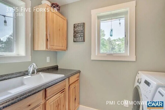 Building Photo - 3795 Five Forks Ln