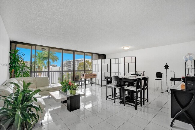 Building Photo - 9300 Bay Harbor Terrace