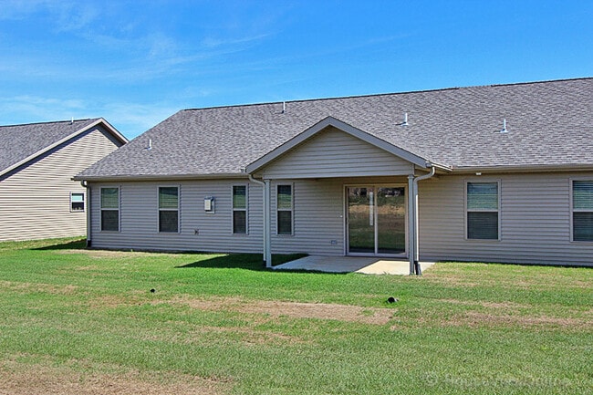 Building Photo - Broadridge 863/865