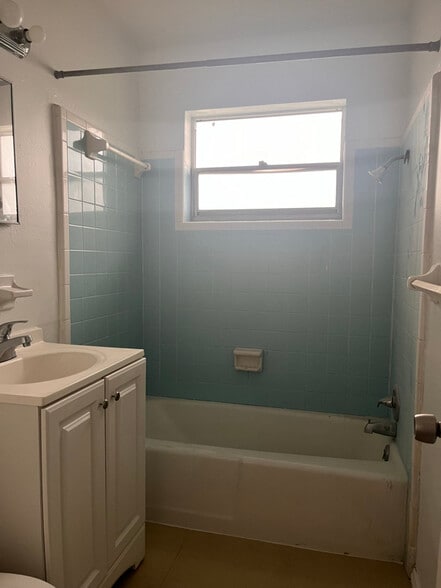 Building Photo - 384 Avenue N