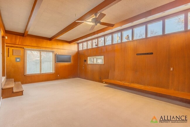 Building Photo - Amazing Home Near City Park and Campus!