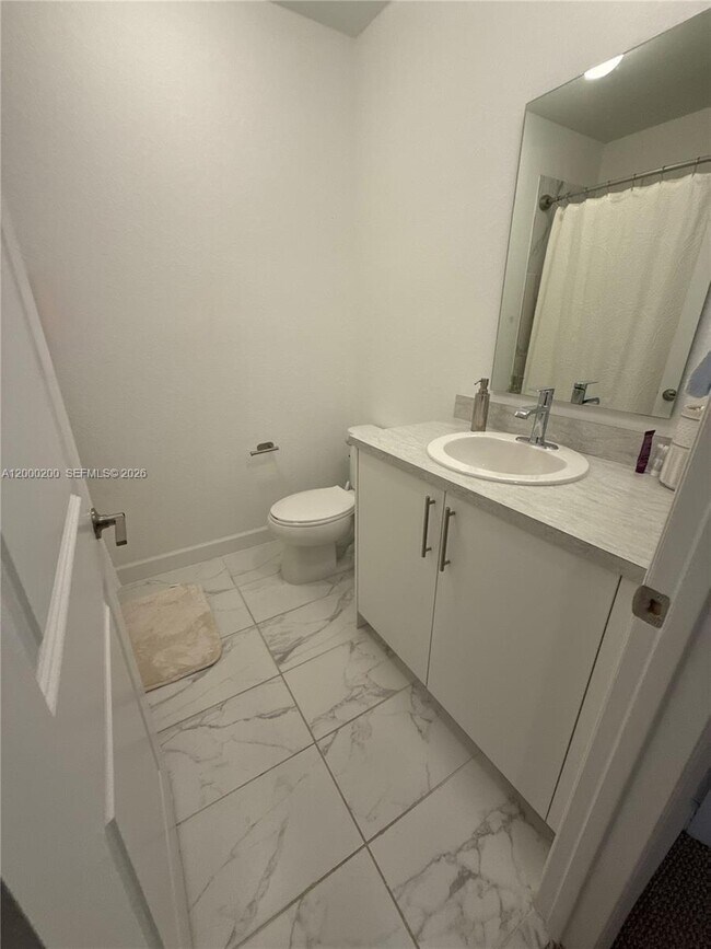 Building Photo - 412 NW 12th Pl