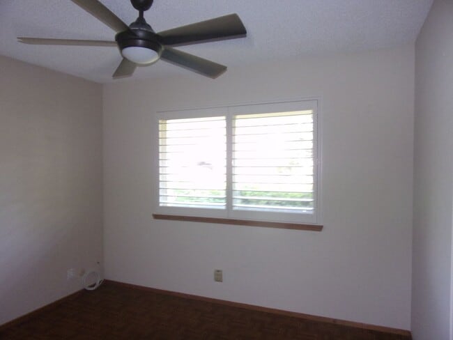 Building Photo - 718 Linwood St