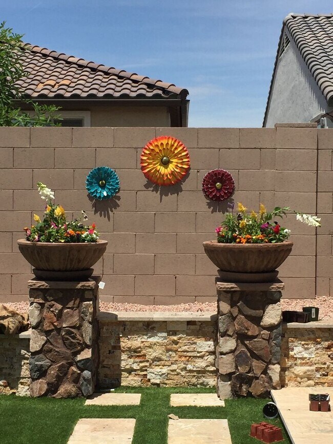 Building Photo - Spacious 5BR House in Phoenix
