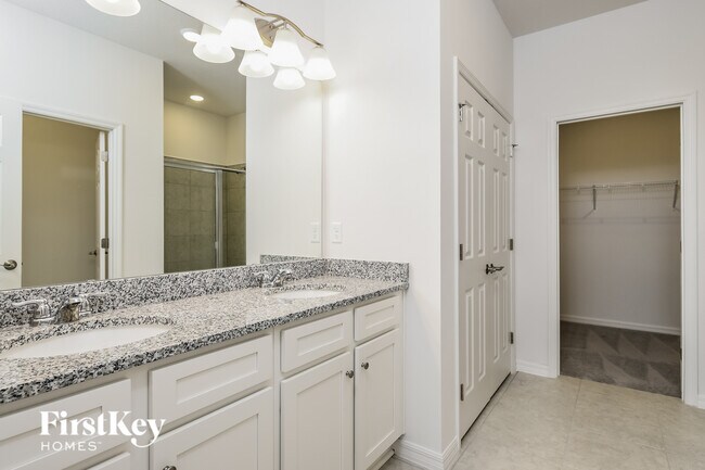 Building Photo - 1585 Isleta Lp