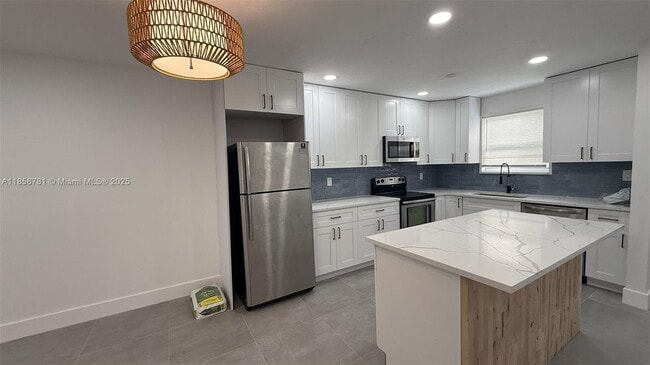 Building Photo - $3,050MONTHLY;315 N 26TH AVE #417 HOLLYWOO...