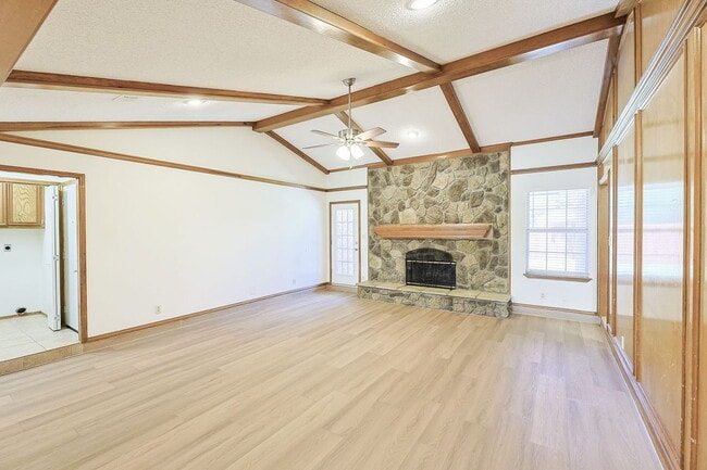 Building Photo - 3 Bedroom with updates