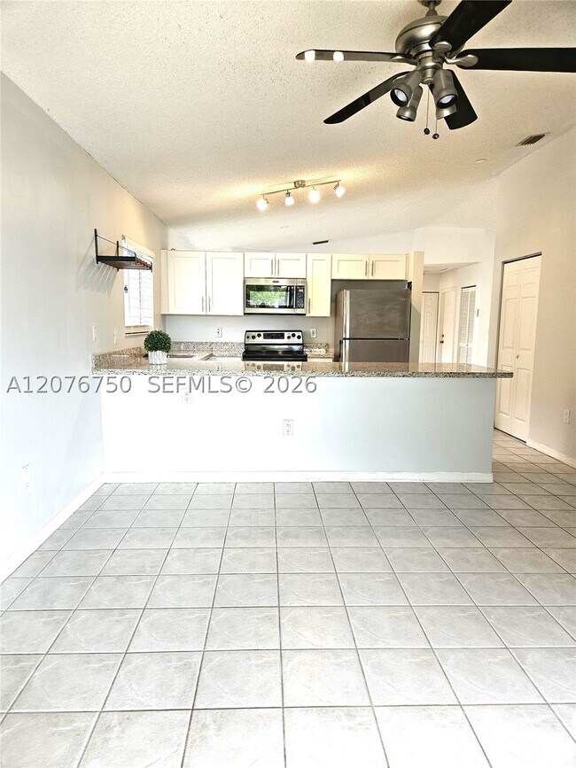 Building Photo - 405 Kelly Ln