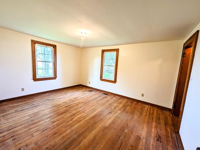 Building Photo - 604 8th Ave