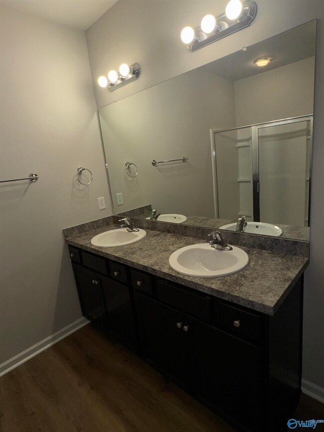 Building Photo - 115 Oak Terrace Ln