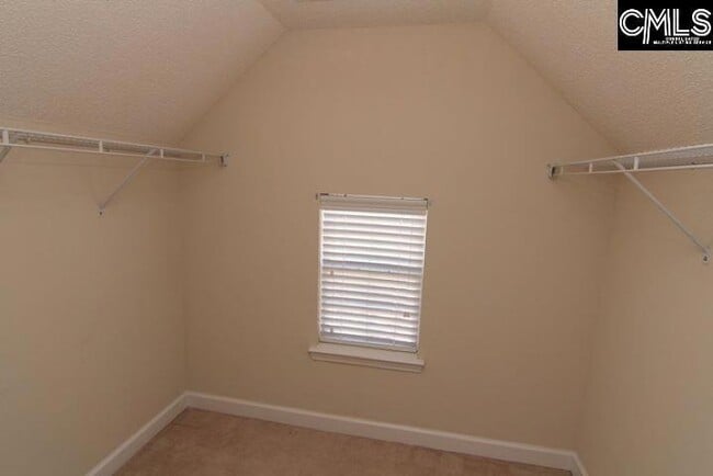 Building Photo - 5 Redbrush Ct