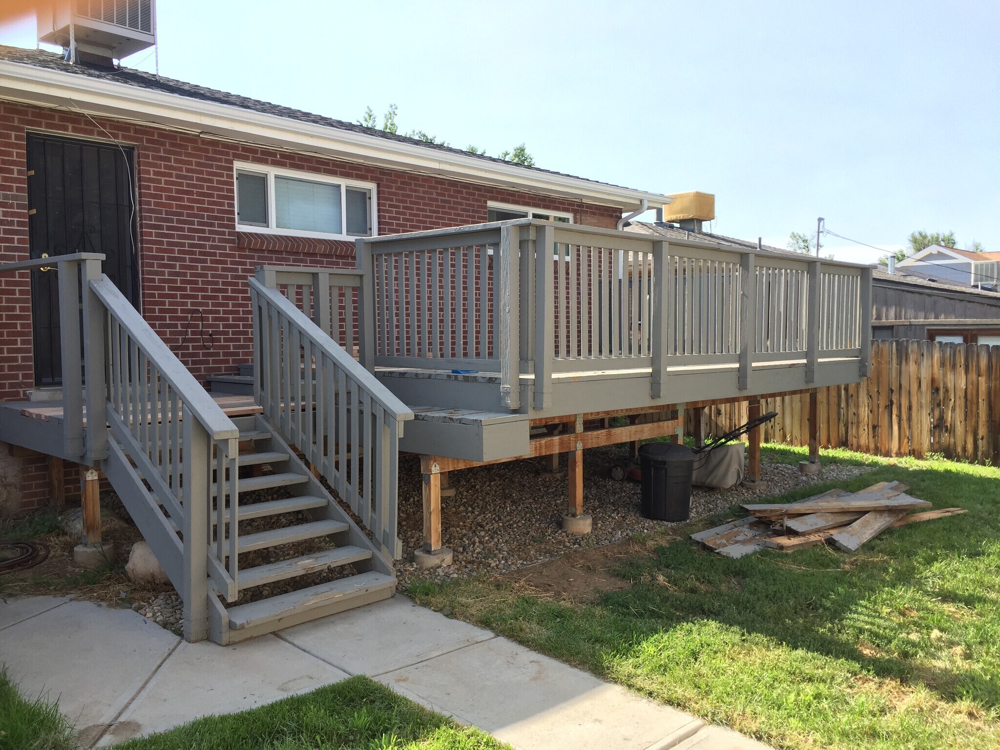 Large deck great for entertaining - 4660 Perry St