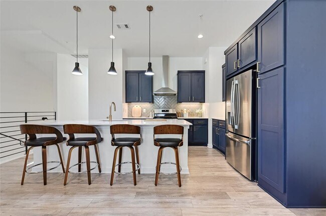 Building Photo - 2804 S 1st St