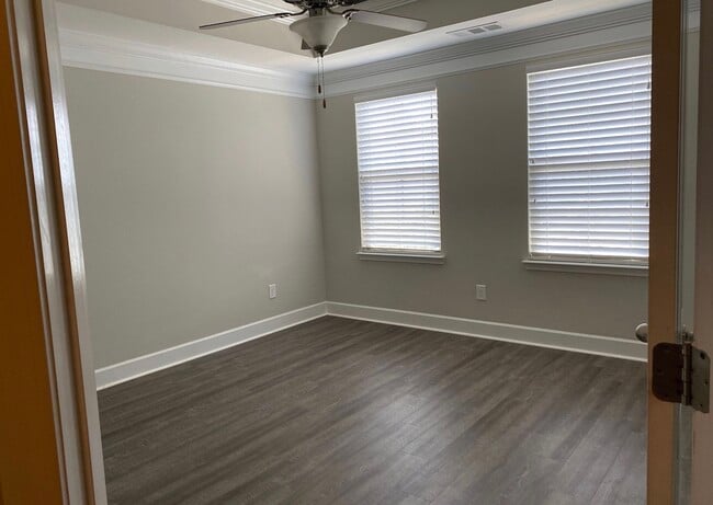 Building Photo - 5565 Prada Dr