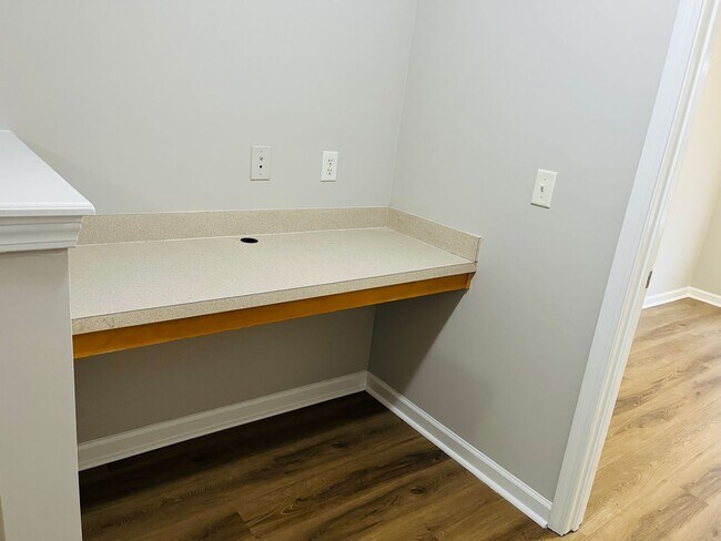 Building Photo - Wow! Check out this charming 3 bedroom 2.5...