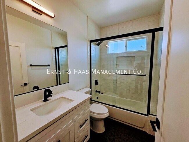 Building Photo - 5016 N Bentree Cir