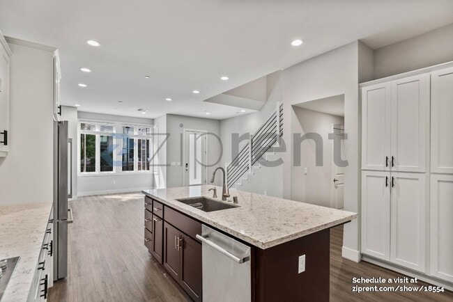Building Photo - 842 Anson Ln
