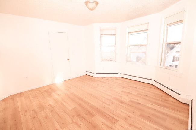 Building Photo - 117 Lamberton St