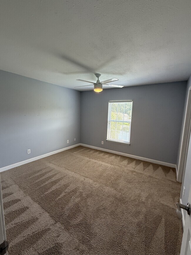 Building Photo - 717 Gazania Ln