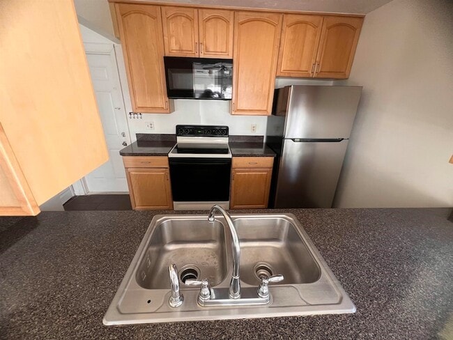 Building Photo - 2201 Timberwood Cir N