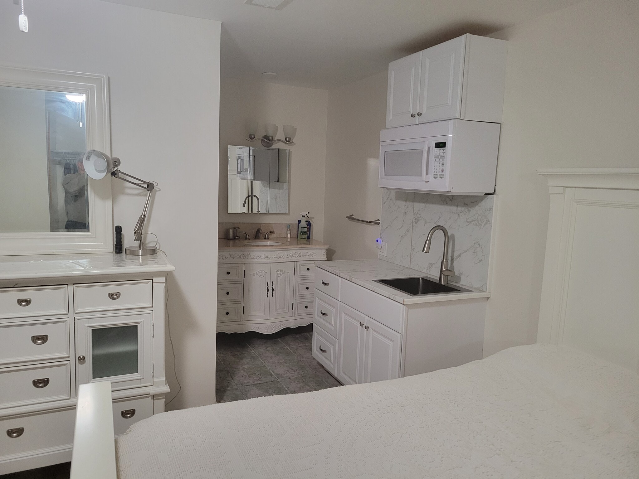 kitchenette - 17446 Ludlow St