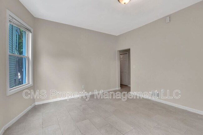 Building Photo - 142-144 Seymour Ave