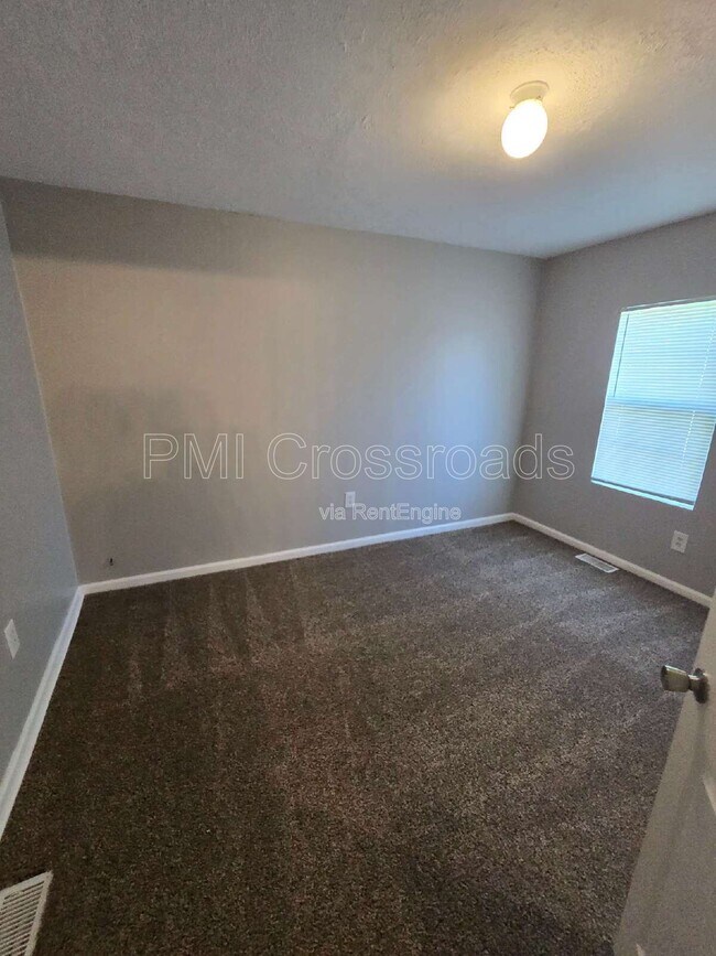 Building Photo - 153 S Cypress Ave